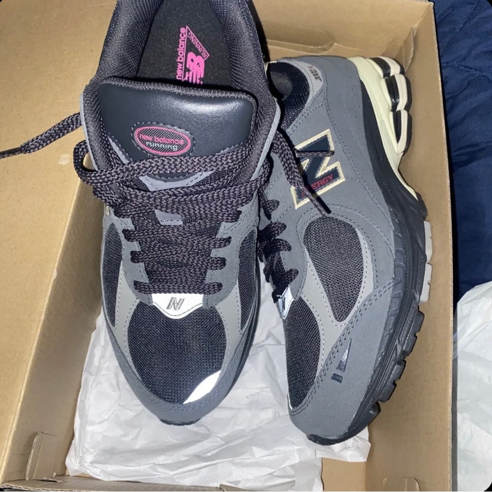 2022 2002R 'Magnet Hi-Pink'